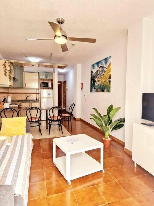 Comfortable Centrally Located Apartment Playa Feñabe エクステリア 写真