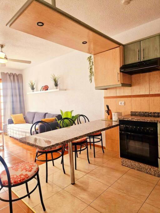 Comfortable Centrally Located Apartment Playa Feñabe エクステリア 写真