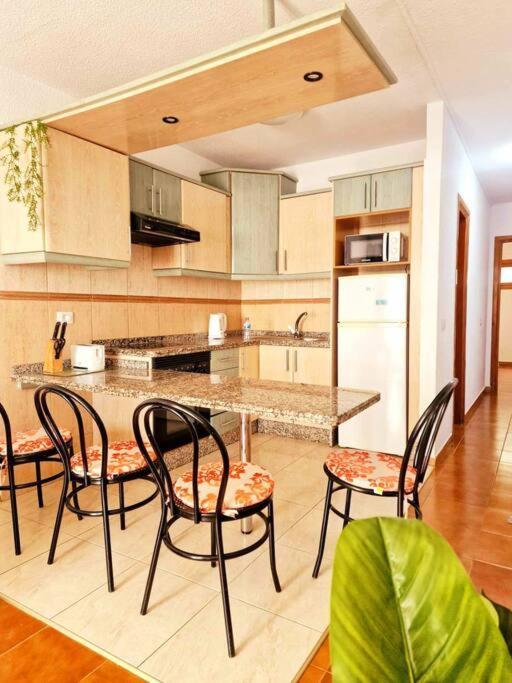 Comfortable Centrally Located Apartment Playa Feñabe エクステリア 写真
